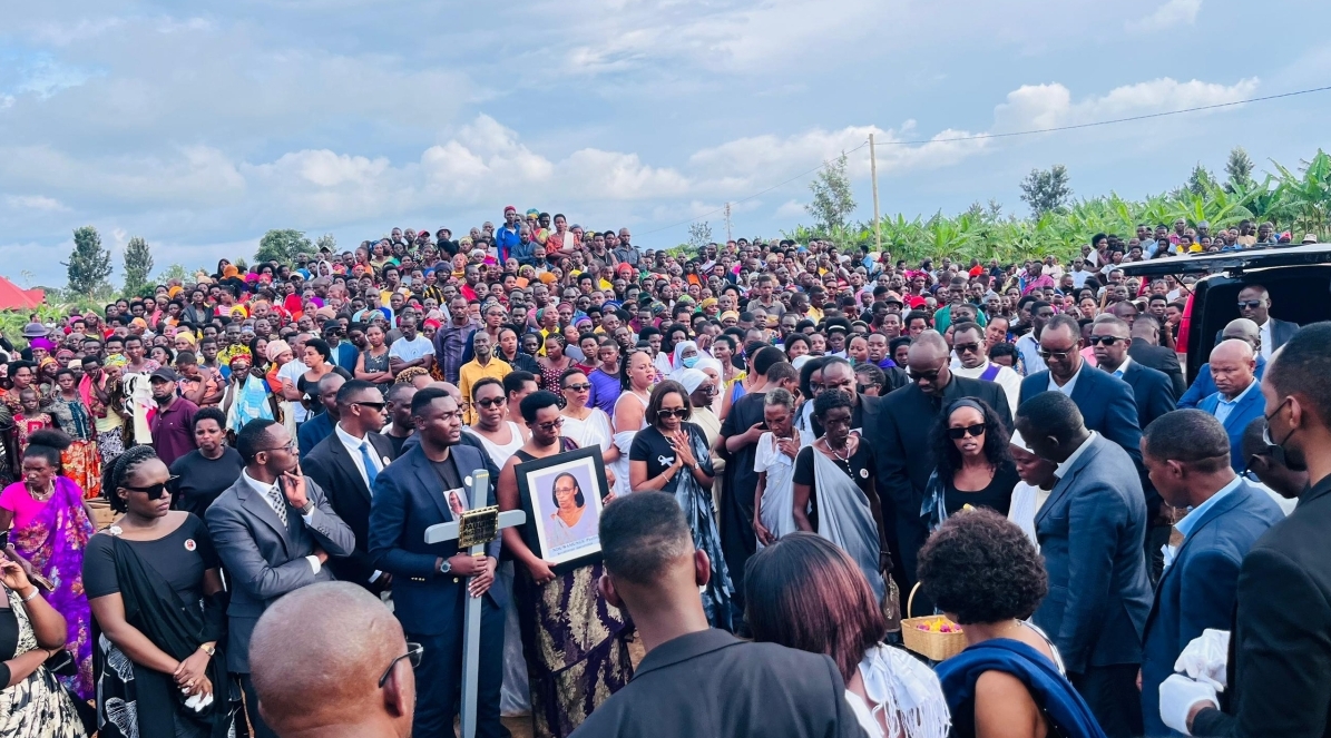 Hundreds of people attend the funeral, on November 21, of Pauline Nduwamungu, a 66-year-old genocide survivor brutally murdered, in Rukumberi Sector, in Ngoma District. (Credit: Emmanuel Nkangura)